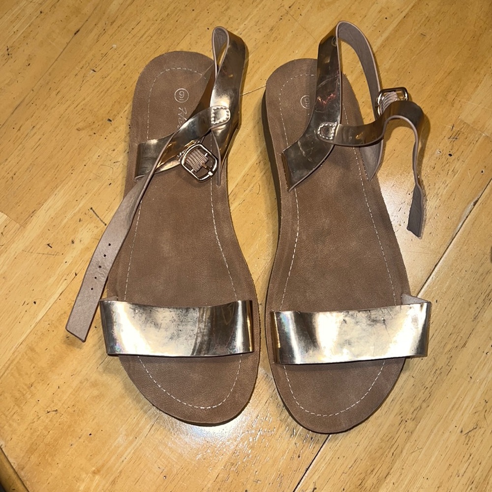 Metallic pink sandals